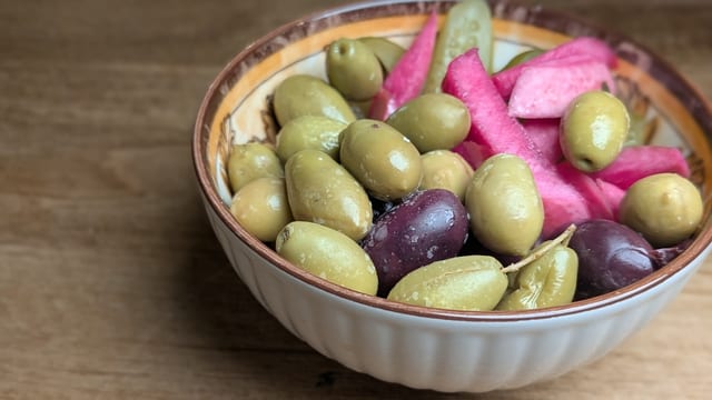 Mixed Olives & Pickles (V) (GF)